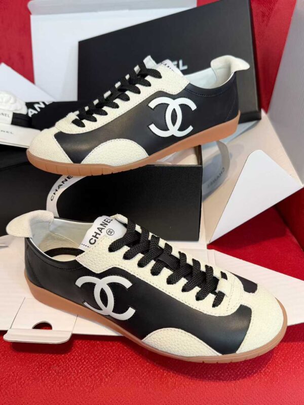 CHANEL Sneakers