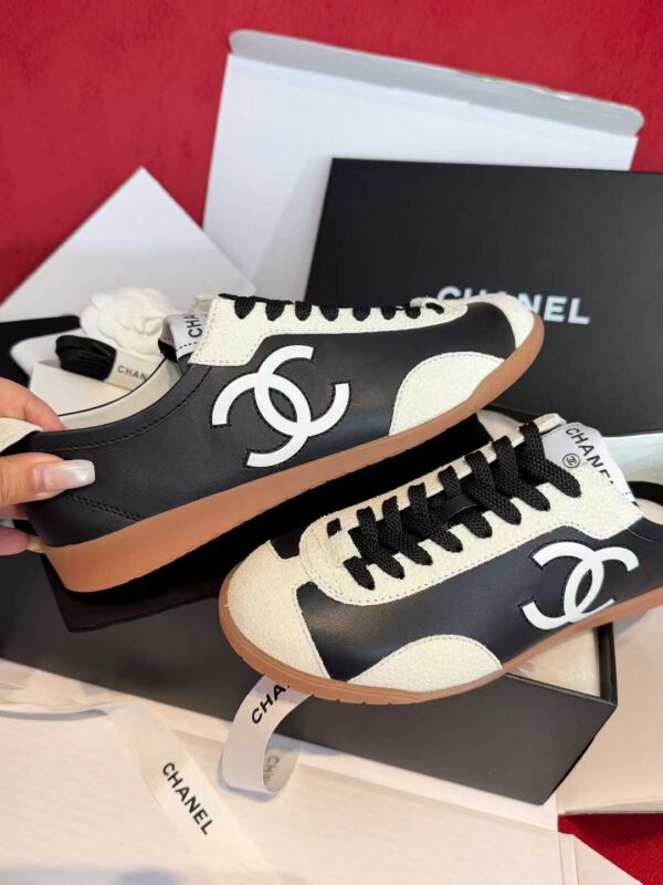 CHANEL Sneakers