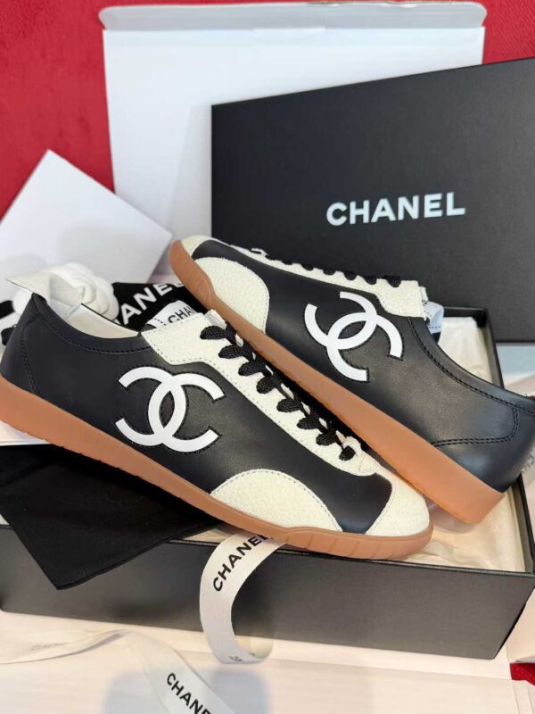 CHANEL Sneakers