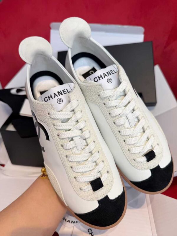 CHANEL Sneakers