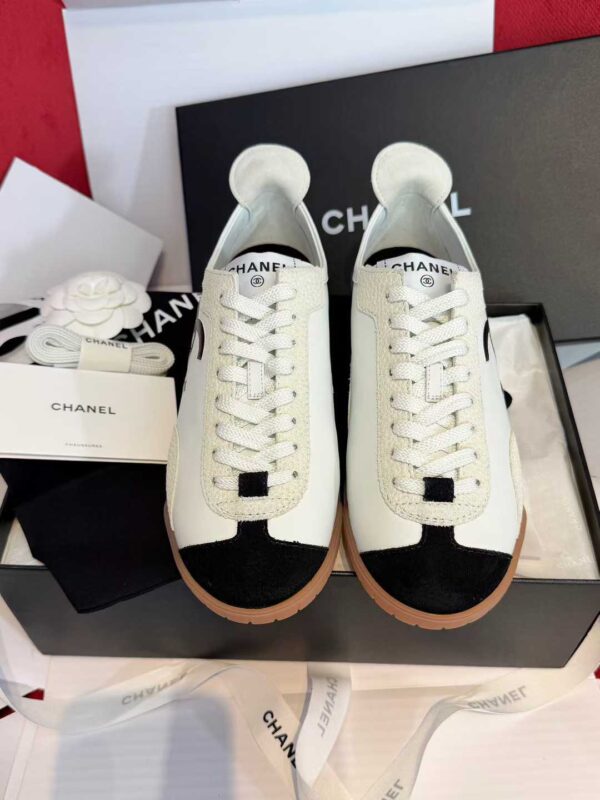 CHANEL Sneakers