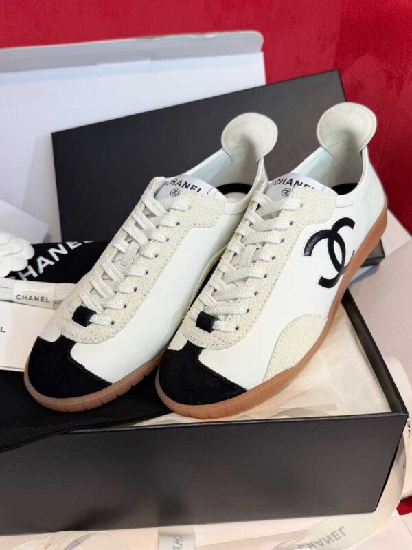 CHANEL Sneakers