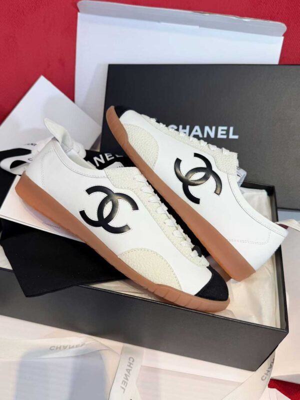CHANEL Sneakers