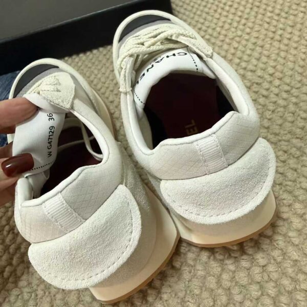CHANEL Heightening sneakers