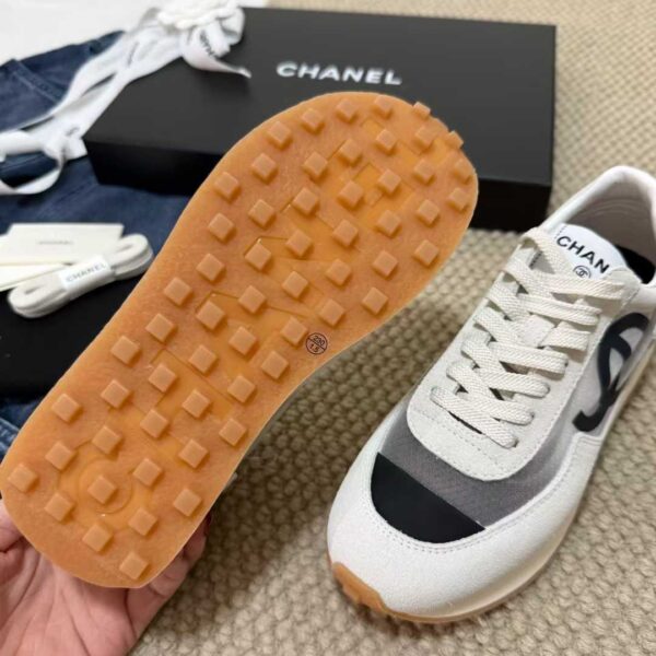 CHANEL Heightening sneakers