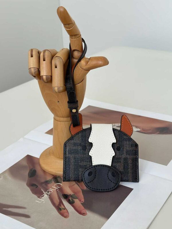 FENDI Card bag hangings(Contact customer service what color you need）