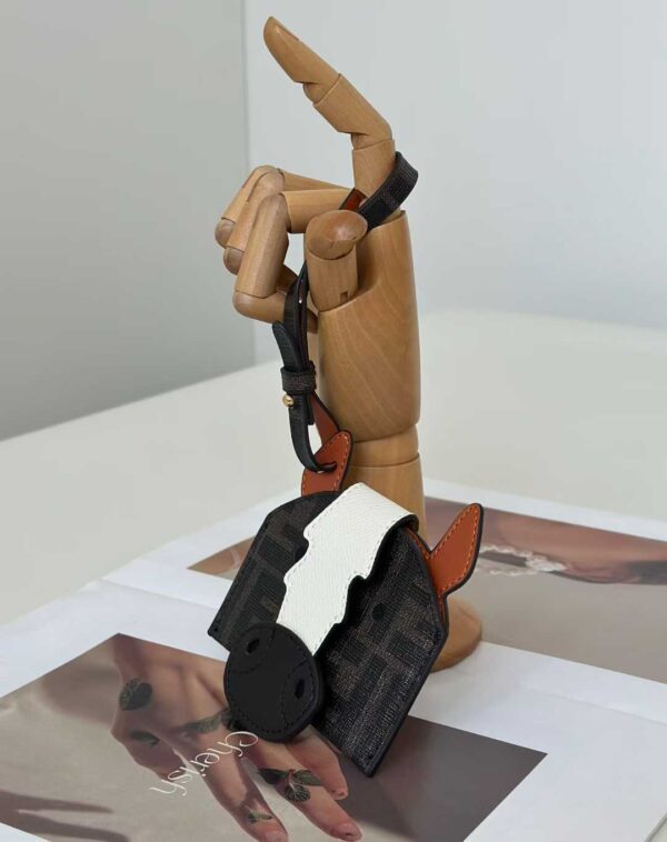 FENDI Card bag hangings(Contact customer service what color you need）