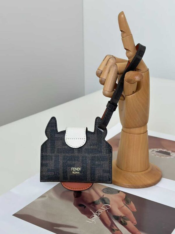 FENDI Card bag hangings(Contact customer service what color you need）