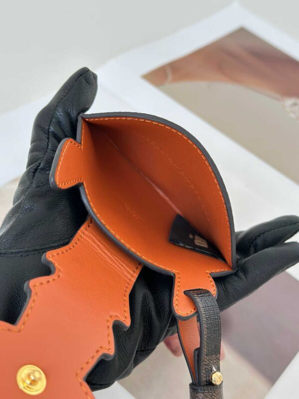 FENDI Card bag hangings(Contact customer service what color you need）