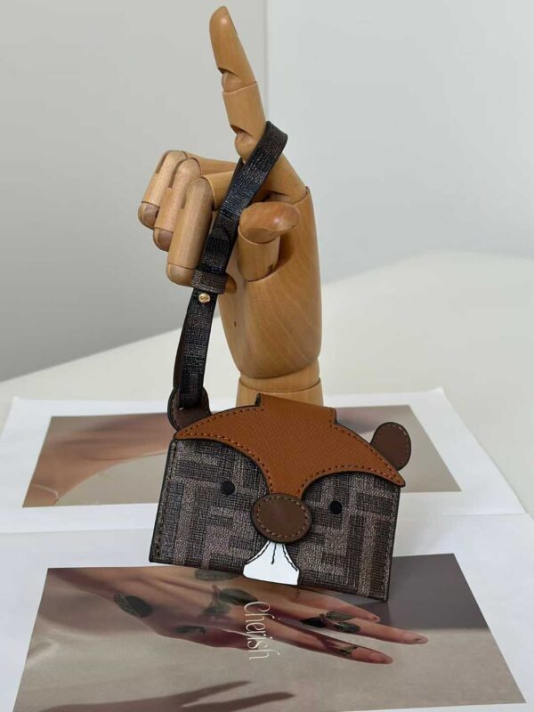 FENDI Card bag hangings(Contact customer service what color you need）