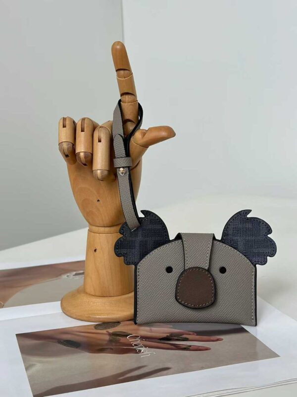 FENDI Card bag hangings(Contact customer service what color you need）