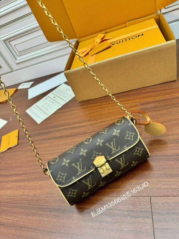 LOUIS VUITTON  M13566 POCHETTE CAMILLE BAG