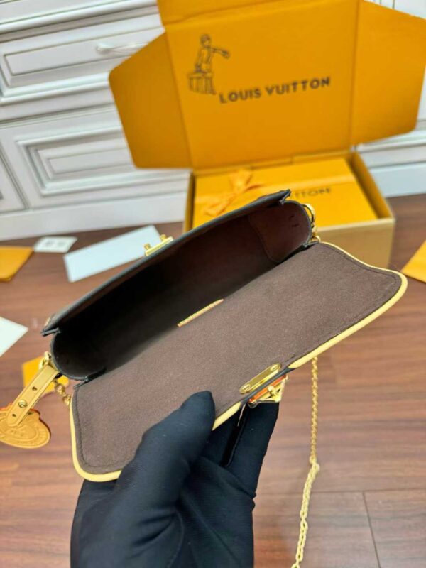 LOUIS VUITTON  M13566 POCHETTE CAMILLE BAG