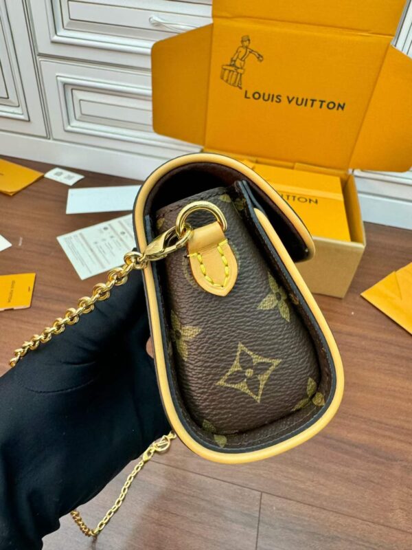 LOUIS VUITTON  M13566 POCHETTE CAMILLE BAG