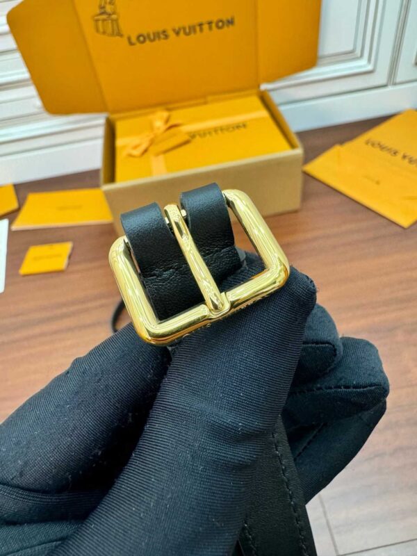 LOUIS VUITTON M14806 KEEPIT  Waist bag