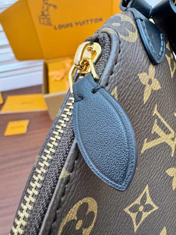 LOUIS VUITTON M14806 KEEPIT  Waist bag