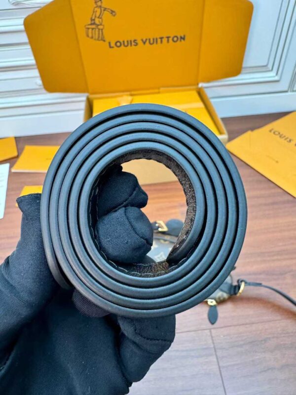 LOUIS VUITTON M14806 KEEPIT  Waist bag