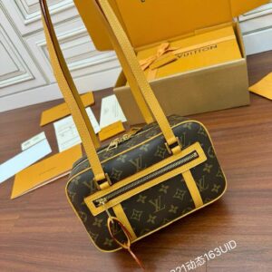LOUIS VUITTON M46321 Shoulder bag