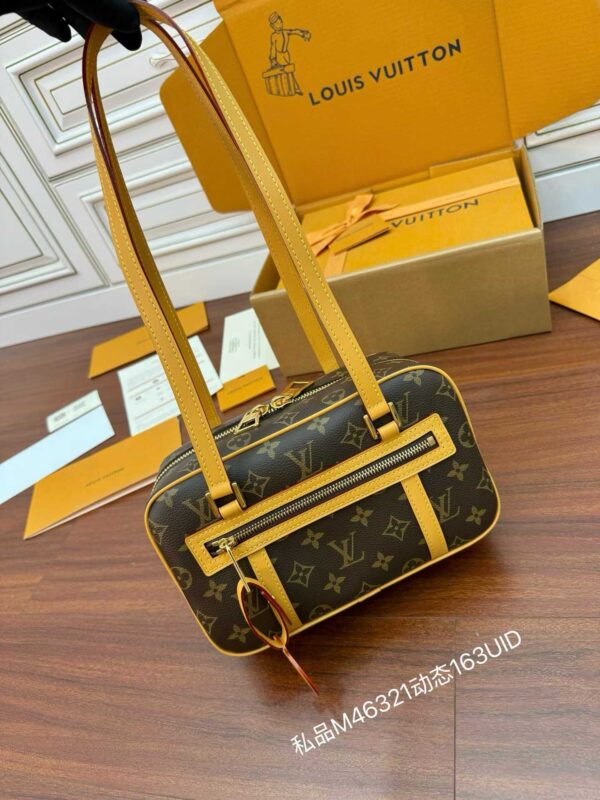 LOUIS VUITTON M46321 Shoulder bag