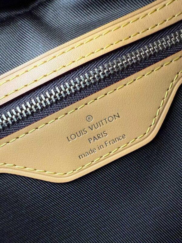 LOUIS VUITTON M46321 Shoulder bag
