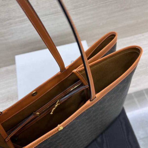 CELINE BIG FLAT SHOPPER IN TRIOMPHE CANVAS AND NATURAL CALFSKIN