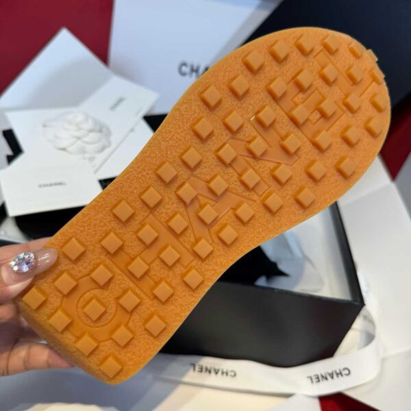 CHANEL Platform sneakers