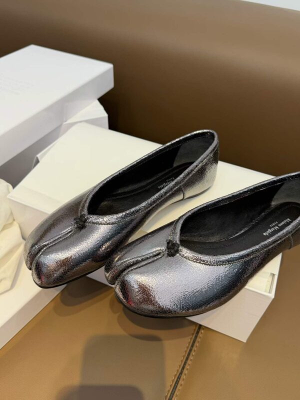 MM6 Majira Split-toed shoes