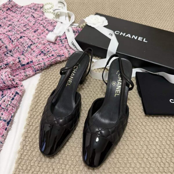 CHANEL Middle heel leather shoes