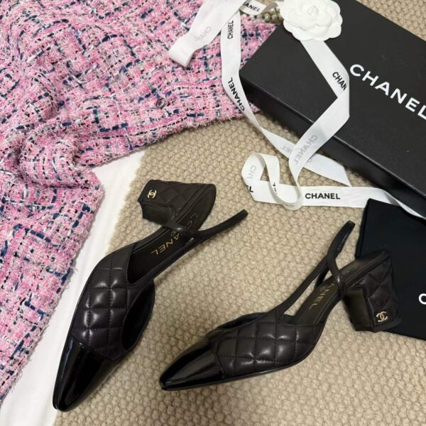 CHANEL Middle heel leather shoes