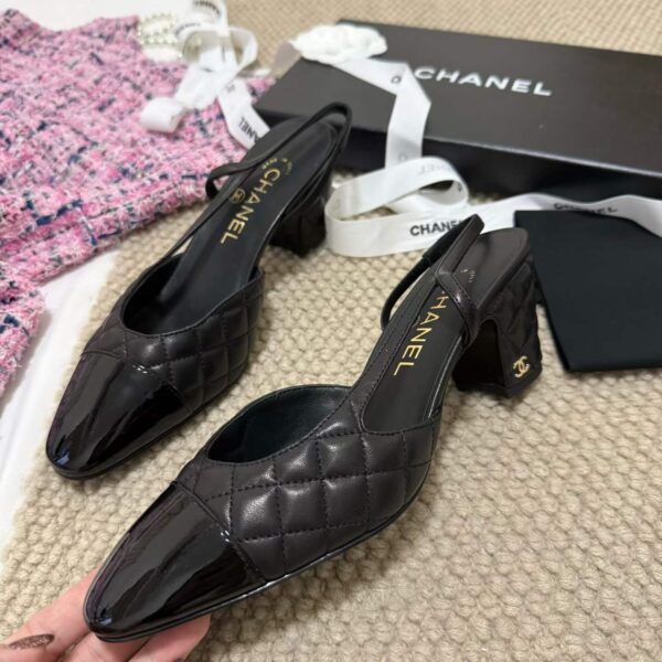 CHANEL Middle heel leather shoes