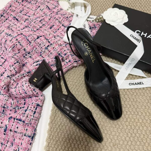 CHANEL Middle heel leather shoes