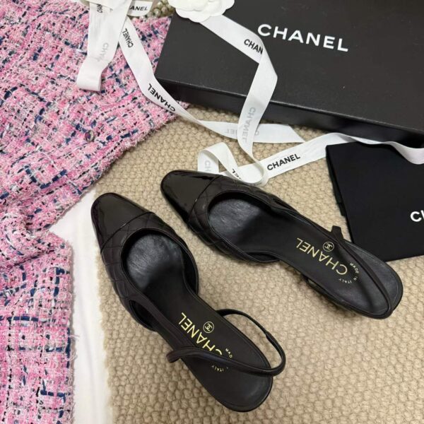 CHANEL Middle heel leather shoes