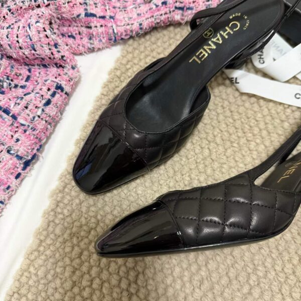 CHANEL Middle heel leather shoes