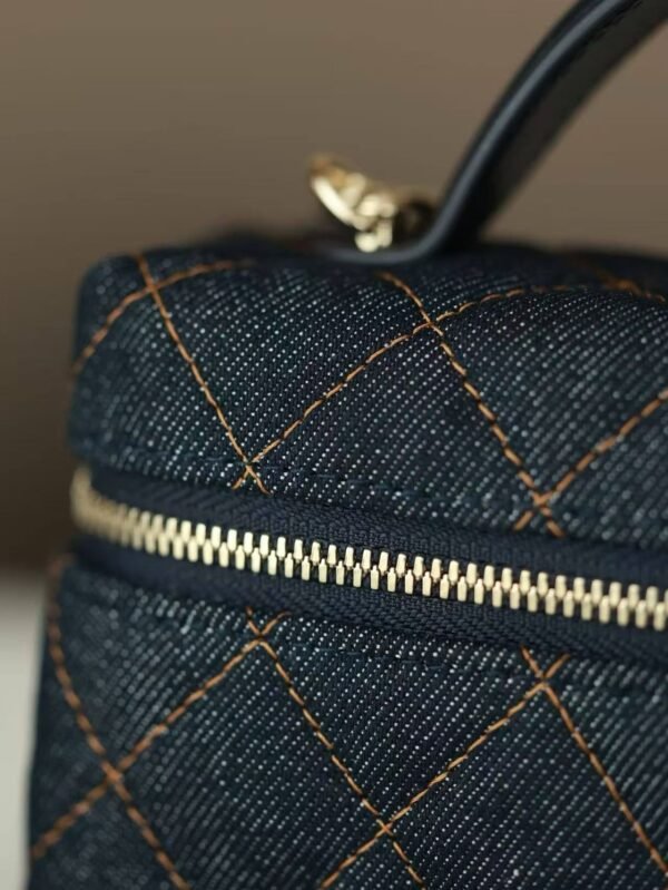 CHANEL Classic Vanity with Chain