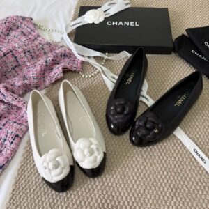 CHANEL Flat shoes