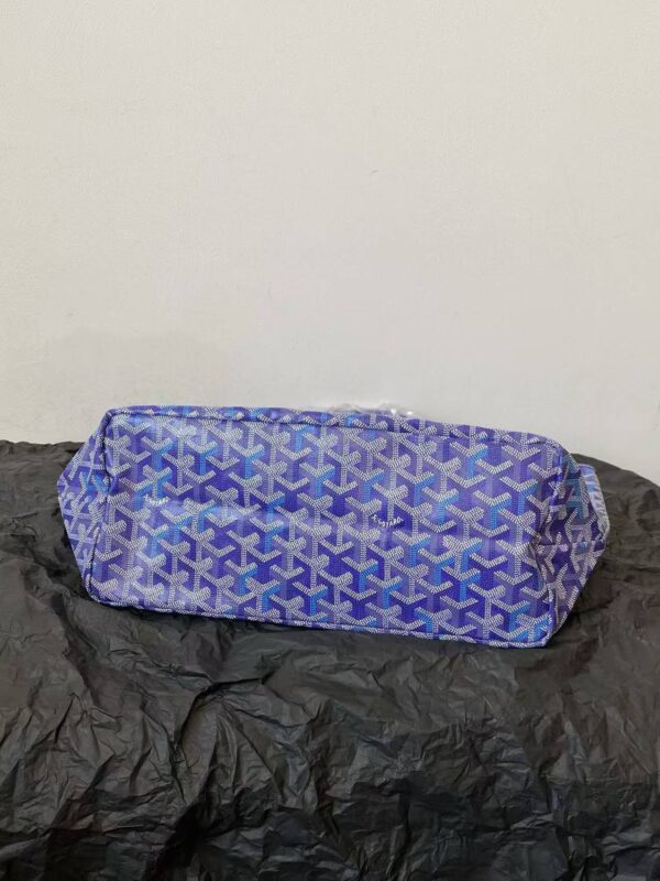 GOYARD MEDIUM FLAT SHOPPER IN TRIOMPHE CANVAS