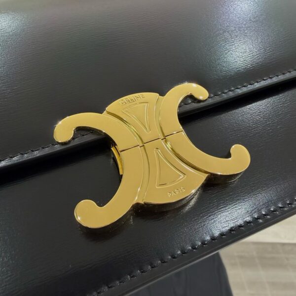 CELINE MEDIUM TRIOMPHE FOLIO IN Natural calfskin