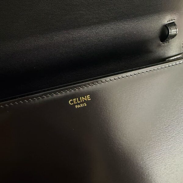 CELINE MEDIUM TRIOMPHE FOLIO IN Natural calfskin