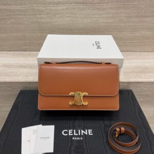 CELINE MEDIUM TRIOMPHE FOLIO IN Natural calfskin