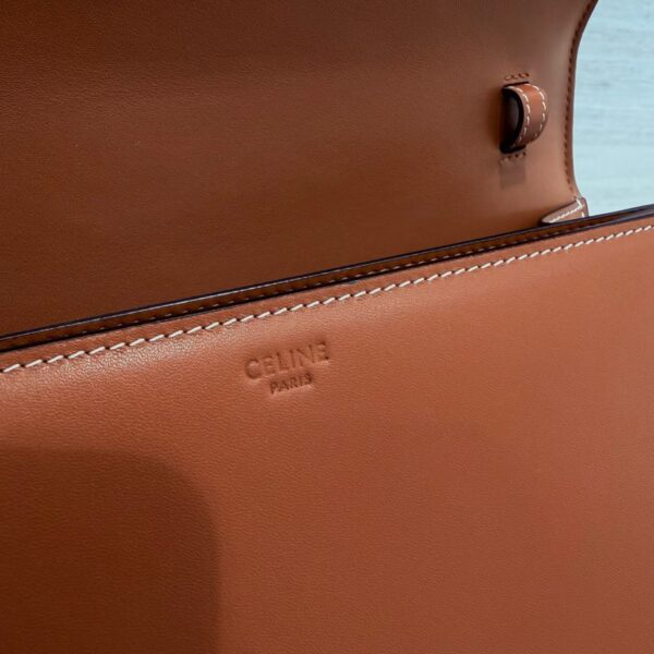 CELINE MEDIUM TRIOMPHE FOLIO IN Natural calfskin