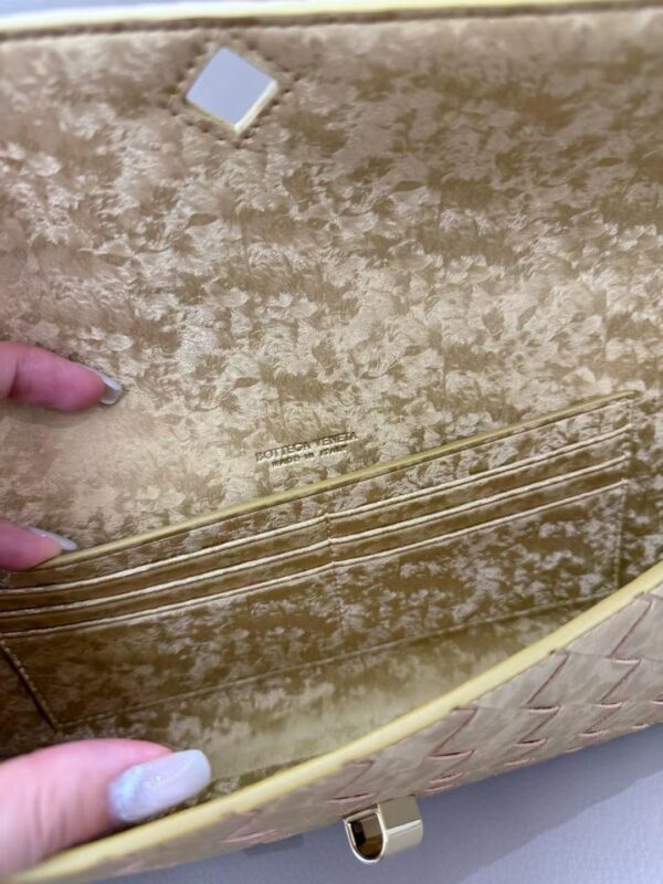 Bottega Veneta  Andiamo Clutch