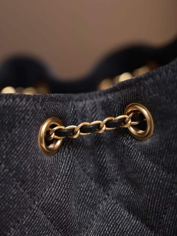 CHANEL 25 Small Handbag