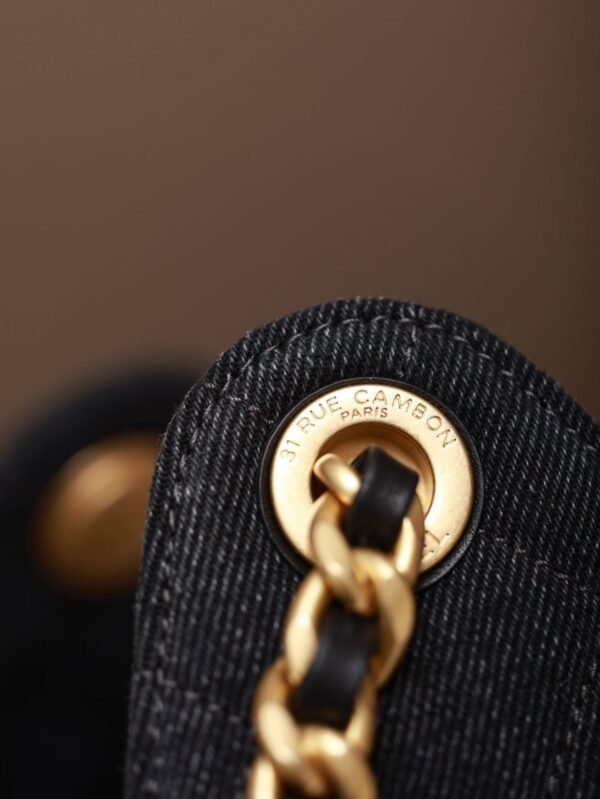 CHANEL 25 Small Handbag
