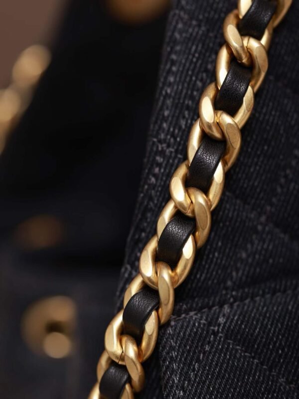 CHANEL 25 Small Handbag