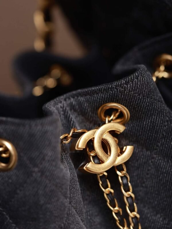 CHANEL 25 Small Handbag