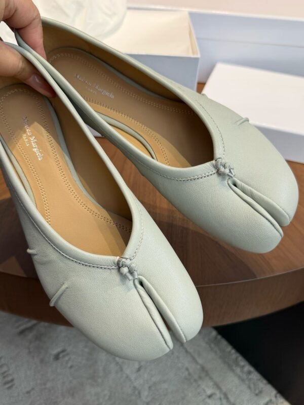 Majira Split-toed shoes