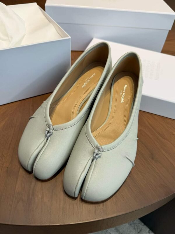 Majira Split-toed shoes