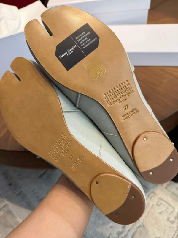 Majira Split-toed shoes