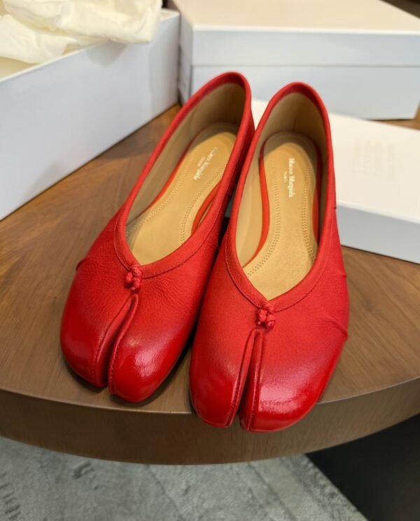 Majira Split-toed shoes