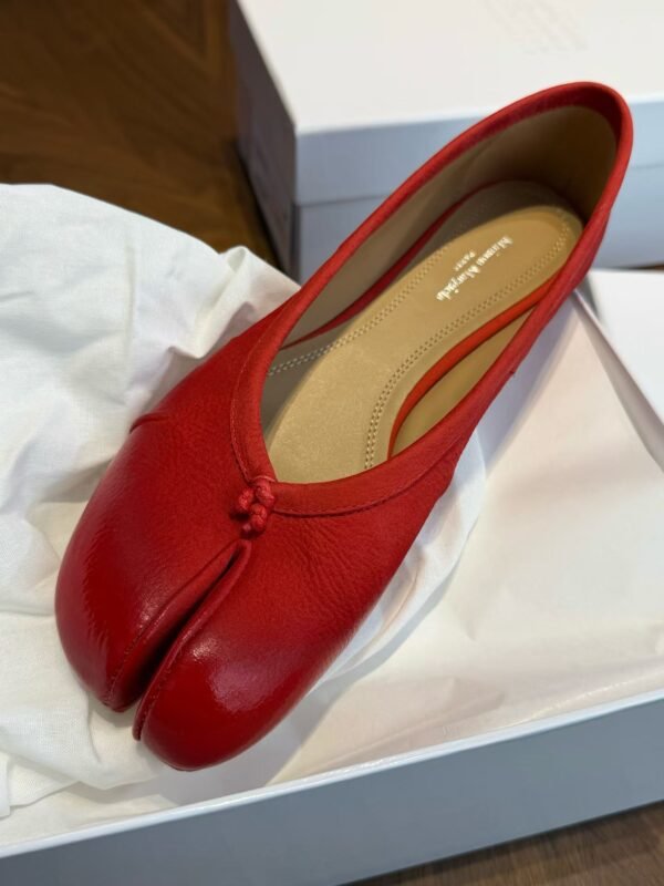 Majira Split-toed shoes